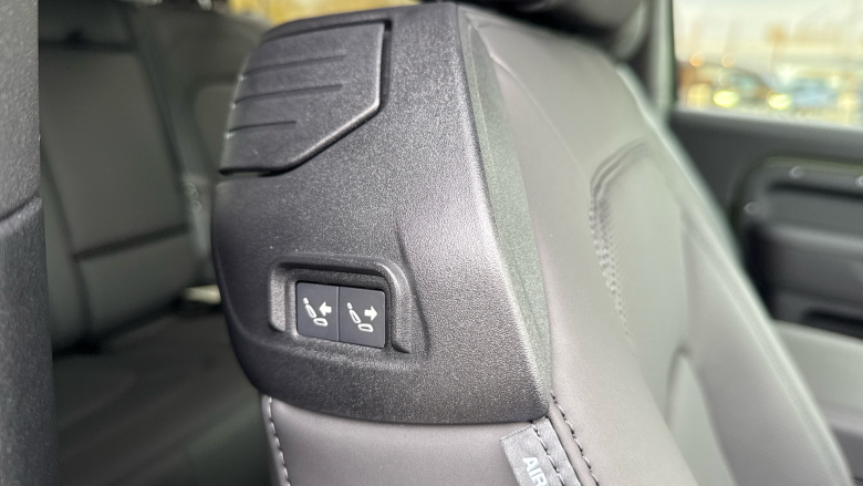 Land Rover Defender 3.0 D250 X-Dynamic SE 90 3dr Auto Diesel Estate